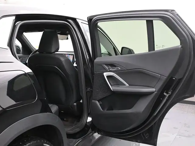 2025 BMW X2 XDRIVE 28i LOW KMS!! SUNROOF, NAVIGATION - Photo 27