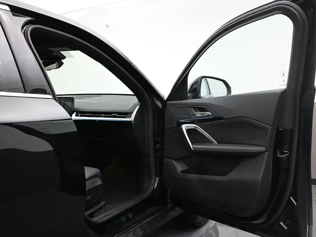 2025 BMW X2 XDRIVE 28i LOW KMS!! SUNROOF, NAVIGATION - Photo 30