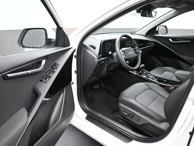 2025 Kia Niro HEATED SEATS, APPLE CAR PLAY & MORE! - Photo 16