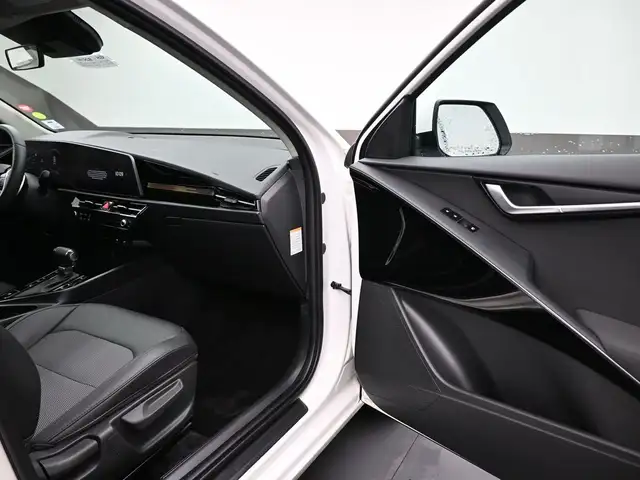 2025 Kia Niro HEATED SEATS, APPLE CAR PLAY & MORE! - Photo 27