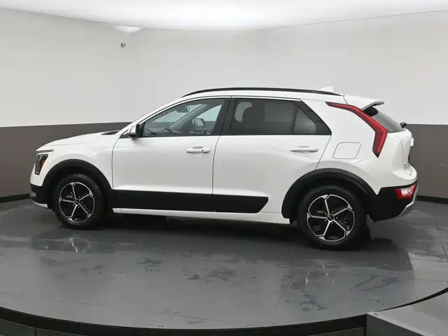 2025 Kia Niro HEATED SEATS, APPLE CAR PLAY & MORE! - Photo 29