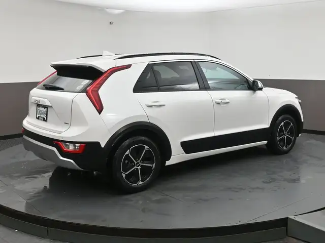 2025 Kia Niro HEATED SEATS, APPLE CAR PLAY & MORE! - Photo 32