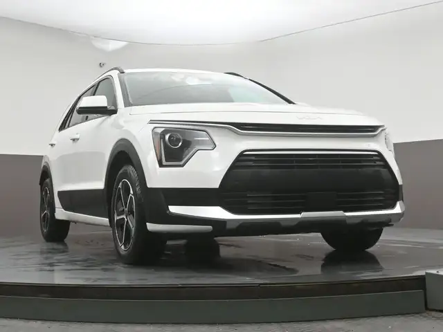 2025 Kia Niro HEATED SEATS, APPLE CAR PLAY & MORE! - Photo 34