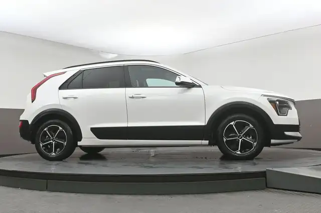 2025 Kia Niro HEATED SEATS, APPLE CAR PLAY & MORE! - Photo 35