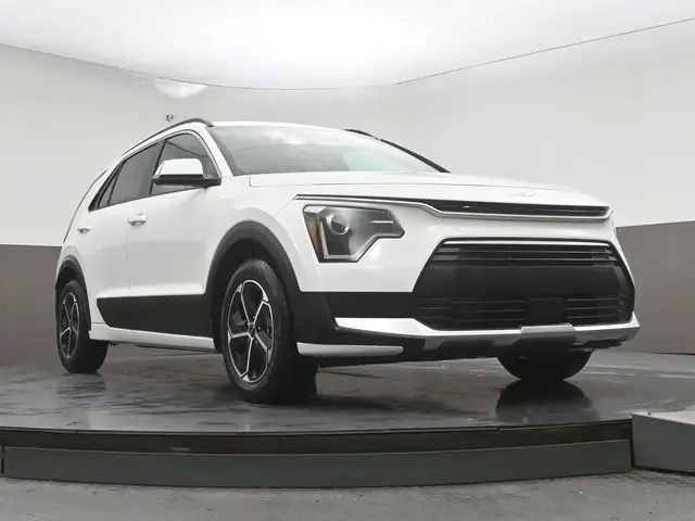 2025 Kia Niro HEATED SEATS, APPLE CAR PLAY & MORE! - Photo 36