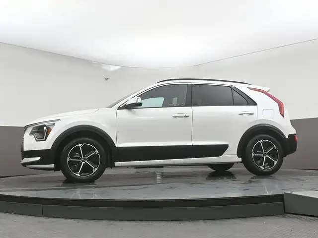 2025 Kia Niro HEATED SEATS, APPLE CAR PLAY & MORE! - Photo 38
