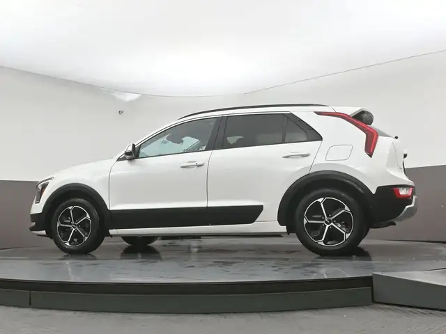 2025 Kia Niro HEATED SEATS, APPLE CAR PLAY & MORE! - Photo 39