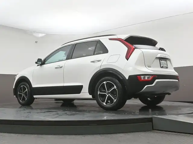 2025 Kia Niro HEATED SEATS, APPLE CAR PLAY & MORE! - Photo 40