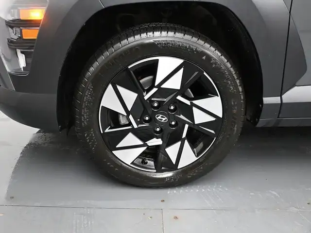 2025 Hyundai Kona PREFERRED HEATED SEATS, HEATED STEERING WHEEL, - Photo 4