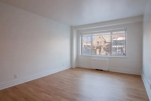 spacious 3-bed unit for rent, July 1, Westmount, CDN - ID 289 - Photo 4