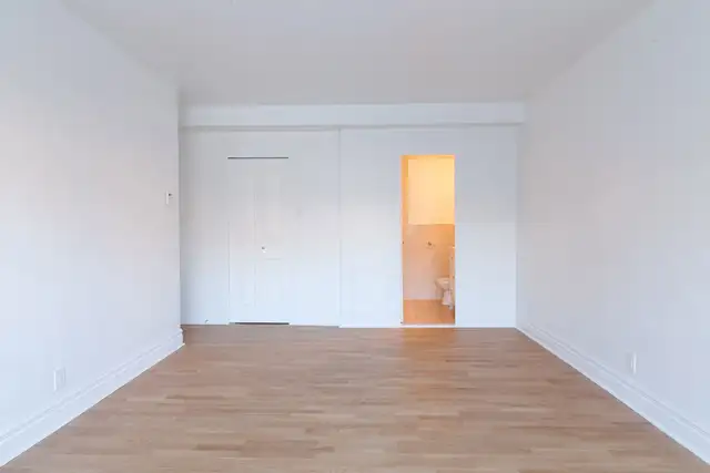 spacious 3-bed unit for rent, July 1, Westmount, CDN - ID 289 - Photo 5