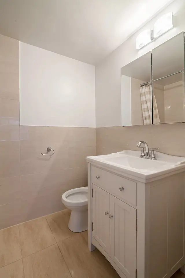 spacious 3-bed unit for rent, July 1, Westmount, CDN - ID 289 - Photo 8