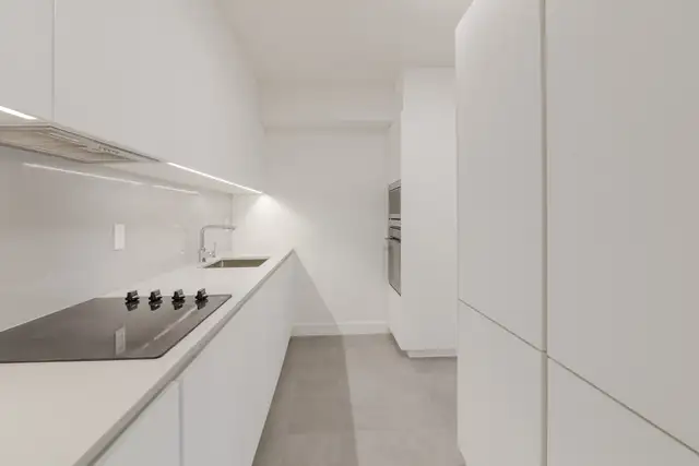 fully renovated condo, 2 beds 2 bath, in Westmount - ID 1949