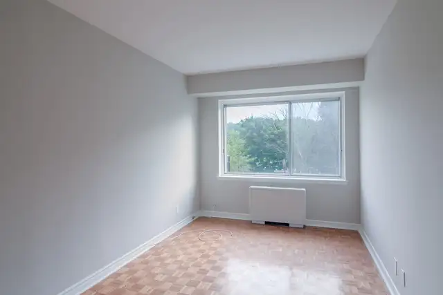 spacious 3-bed,2-bath condo for July 1, Westmount adj - ID 4458 - Photo 4