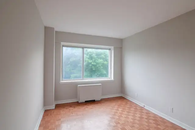 spacious 3-bed,2-bath condo for July 1, Westmount adj - ID 4458 - Photo 5