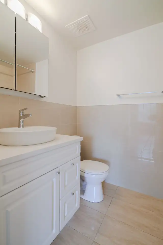 spacious 3-bed,2-bath condo for July 1, Westmount adj - ID 4458 - Photo 8