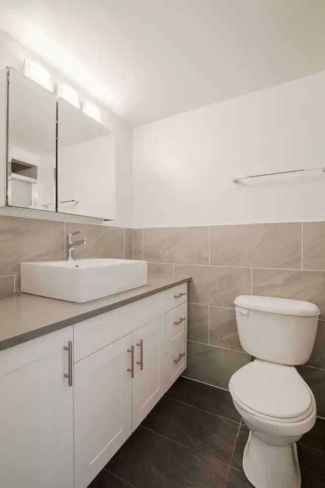 spacious 3-bed,2-bath condo for July 1, Westmount adj - ID 4458 - Photo 10