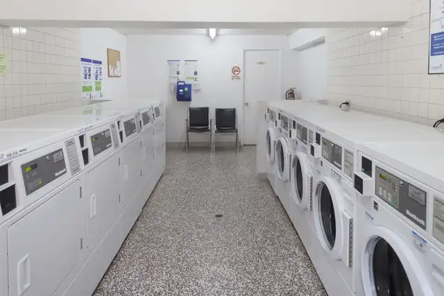 spacious 3-bed,2-bath condo for July 1, Westmount adj - ID 4458 - Photo 19