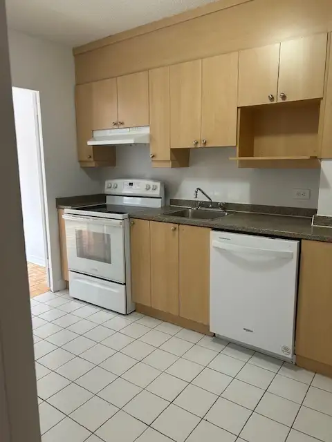 Superbe 4 1/2 à louer / Boulevard de la Côte Vertu