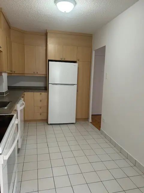 Superbe 4 1/2 à louer / Boulevard de la Côte Vertu - Photo 2