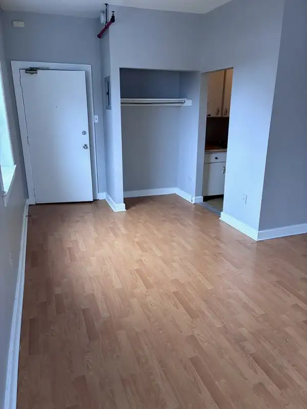 Spacious Bachelor Bedroom in a Historic Building - Photo 2