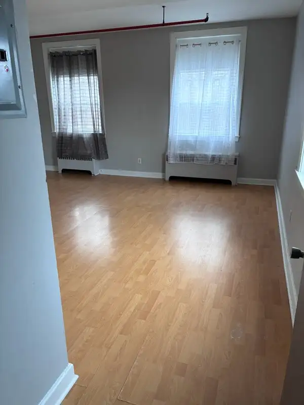 Spacious Bachelor Bedroom in a Historic Building - Photo 3
