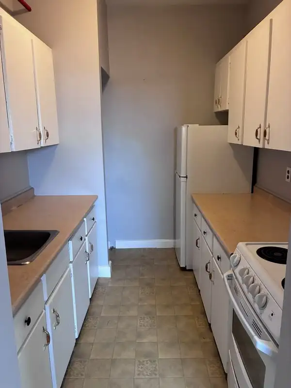 Spacious Bachelor Bedroom in a Historic Building - Photo 4