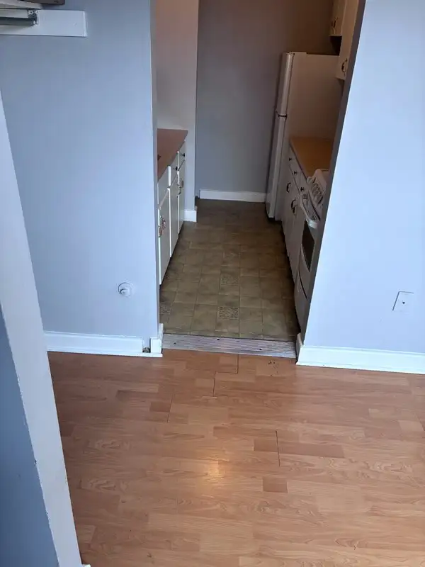 Spacious Bachelor Bedroom in a Historic Building - Photo 5