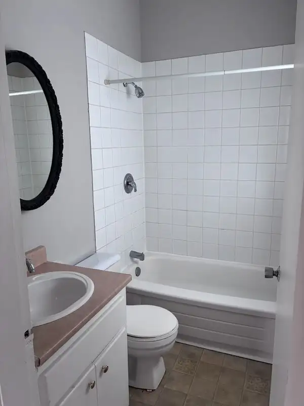 Spacious Bachelor Bedroom in a Historic Building - Photo 7