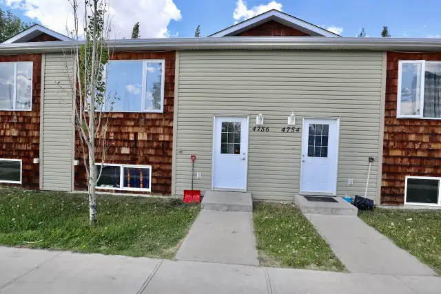 Leduc 3 Bed 1.5 Bath Townhome For Rent