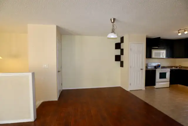 Leduc 3 Bed 1.5 Bath Townhome For Rent - Photo 3