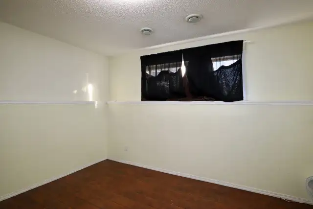 Leduc 3 Bed 1.5 Bath Townhome For Rent - Photo 11