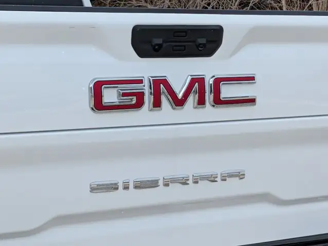 2026 GMC Sierra 2500HD AT4- Power Sunroof - Bose Speakers - Photo 17