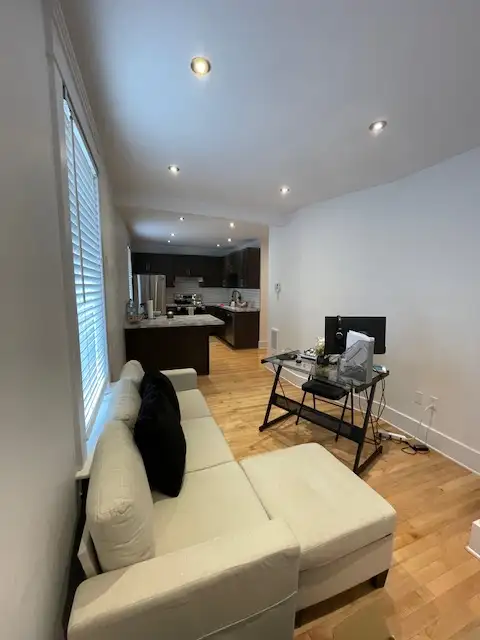 Large 2-Bedroom Located West - Photo 2