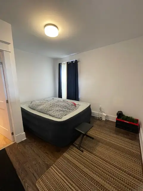 Large 2-Bedroom Located West - Photo 5