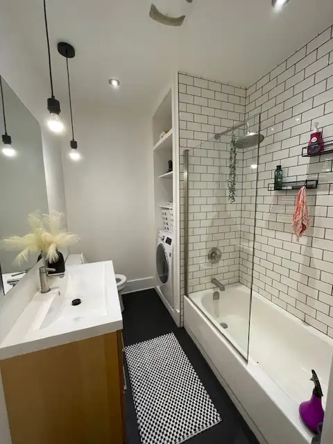 Large 2-Bedroom Located West - Photo 9