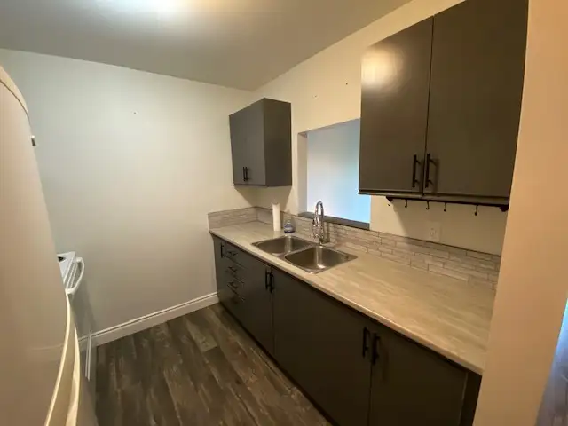 304-573 Armstrong Road - 2 bed, 1 bath - 2 beds 1 bath - 304-573 - Photo 3