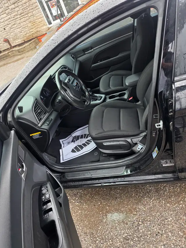 2018 Hyundai Elantra Limited - Photo 5