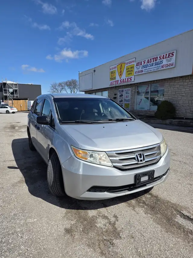 2011 Honda Odyssey LX - Photo 2