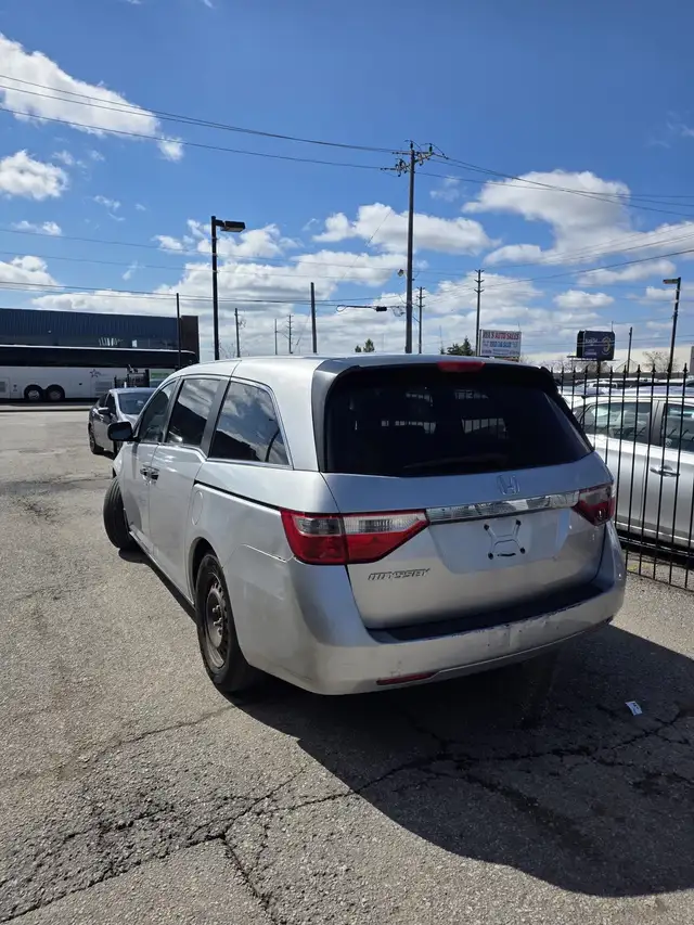 2011 Honda Odyssey LX - Photo 4