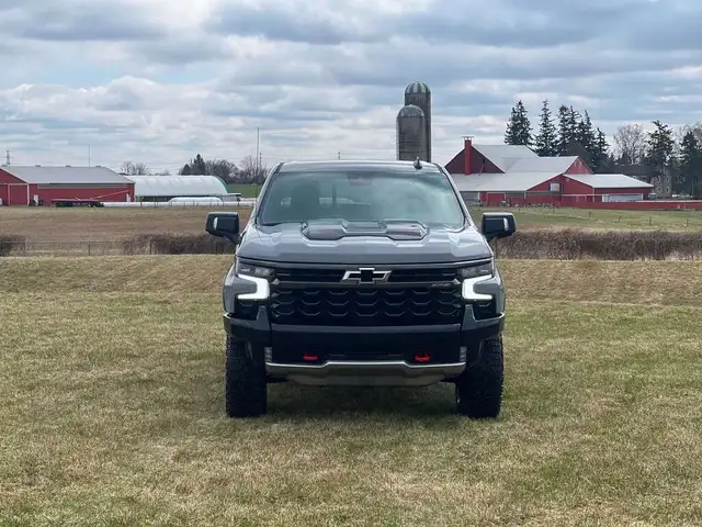 2025 Chevrolet Silverado 1500 ZR2 - Photo 2