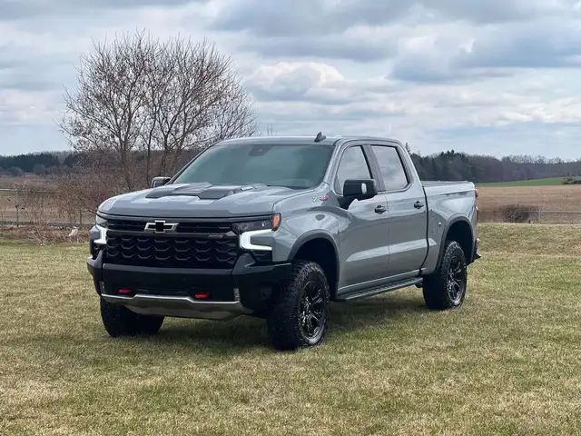 2025 Chevrolet Silverado 1500 ZR2 - Photo 3