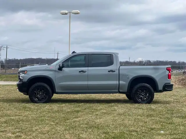 2025 Chevrolet Silverado 1500 ZR2 - Photo 4