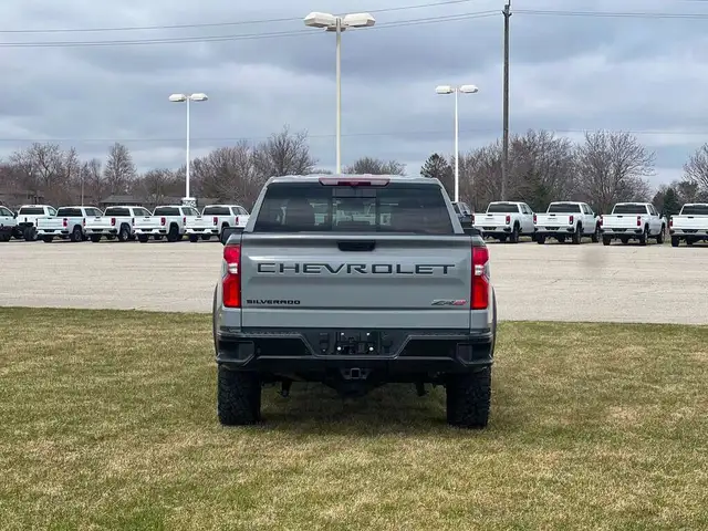 2025 Chevrolet Silverado 1500 ZR2 - Photo 6
