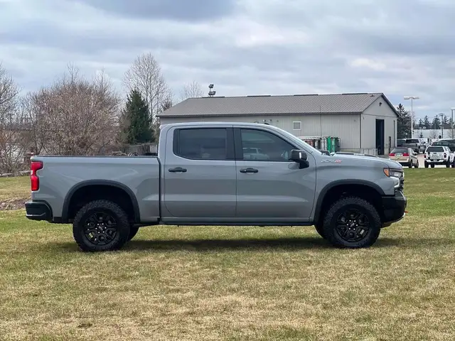 2025 Chevrolet Silverado 1500 ZR2 - Photo 8