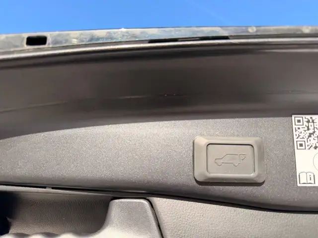 2024 Toyota RAV4 Hybrid XSE AWD, TECH PACKAGE - Photo 10