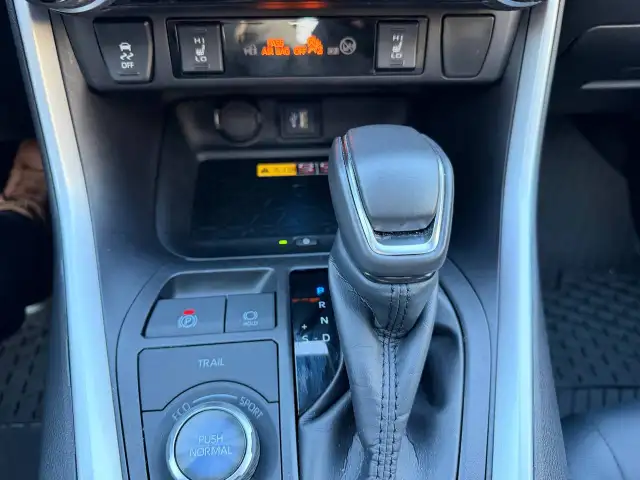 2024 Toyota RAV4 Hybrid XSE AWD, TECH PACKAGE - Photo 13