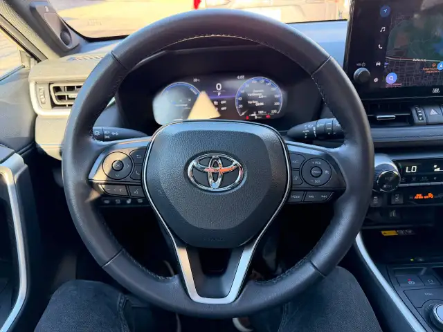 2024 Toyota RAV4 Hybrid XSE AWD, TECH PACKAGE - Photo 18