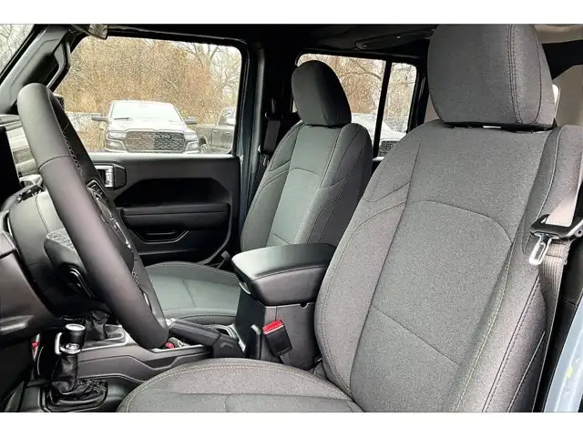 2026 Jeep Wrangler Willys - Photo 9