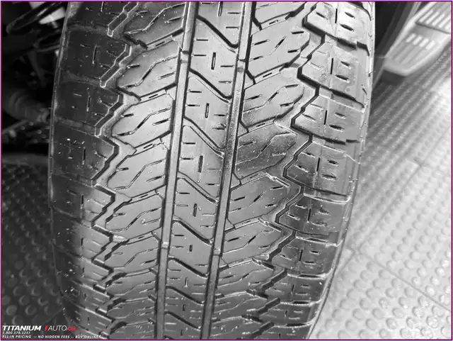 2023 GMC Sierra 1500 Elevation Premium V8 Crew Cab 4X4-Leather-B - Photo 38